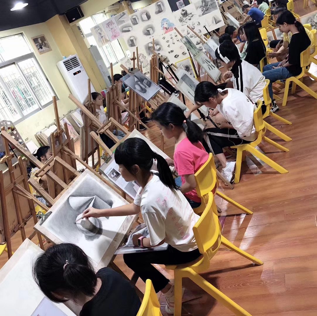 天梵艺术培训中心素描课堂